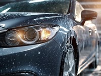 6 errores comunes al lavar el coche que dañan la pintura sin que te des cuenta