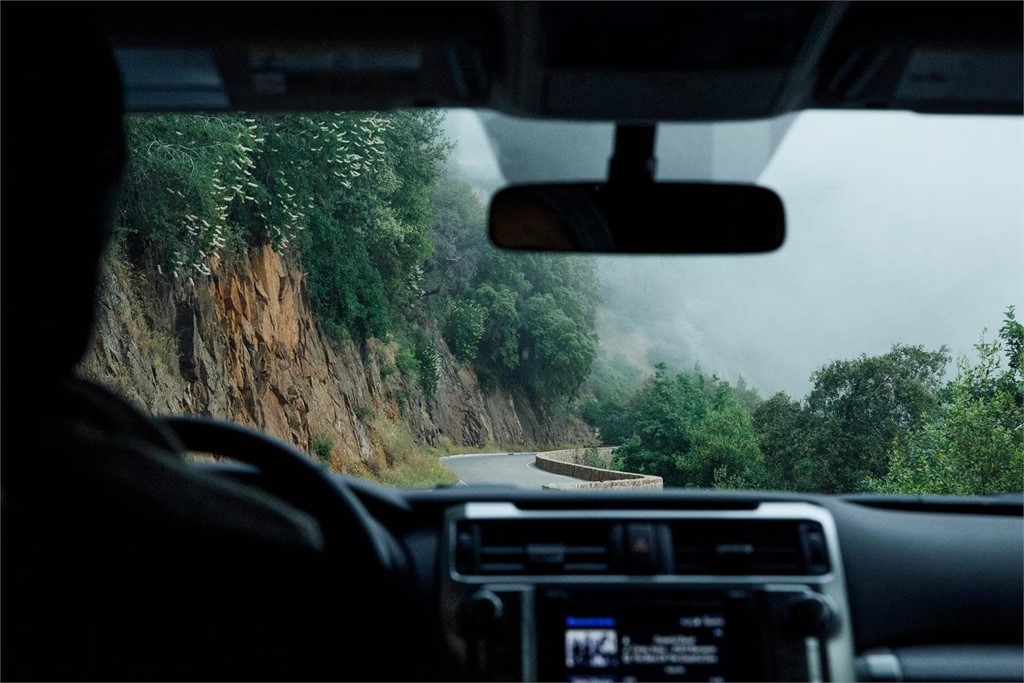 ¡Aumenta tu seguridad en la carretera con el pulido de cristales!