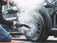 ¿La limpieza a vapor daña los materiales del coche?