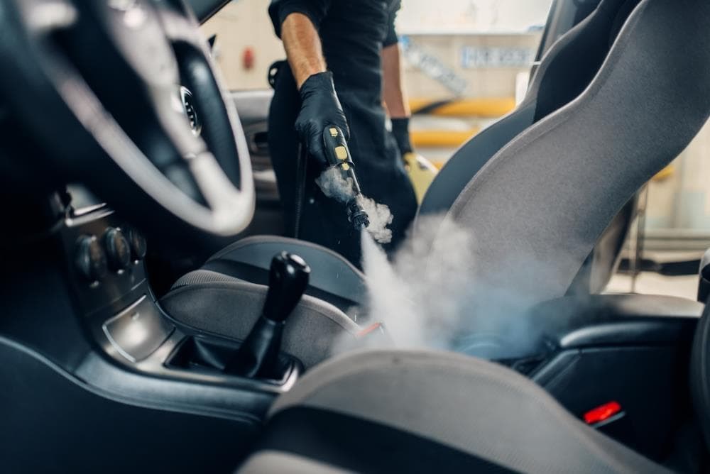 Limpieza de coche a vapor: ¿en qué consiste y cuáles son sus beneficios?