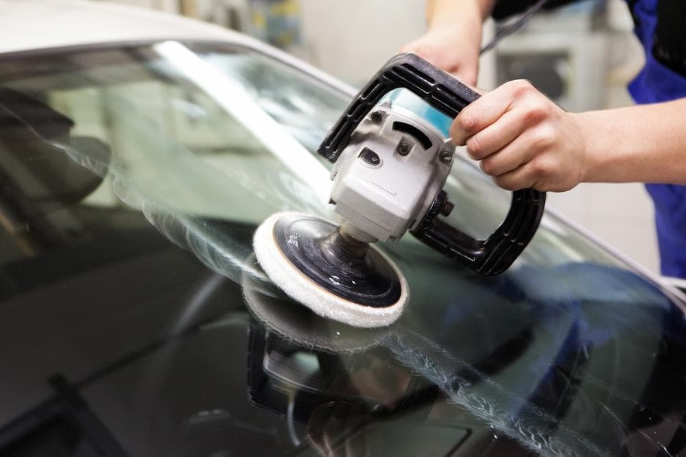 ¿Por qué es necesario pulir los cristales de tu coche? ¿Qué se consigue?